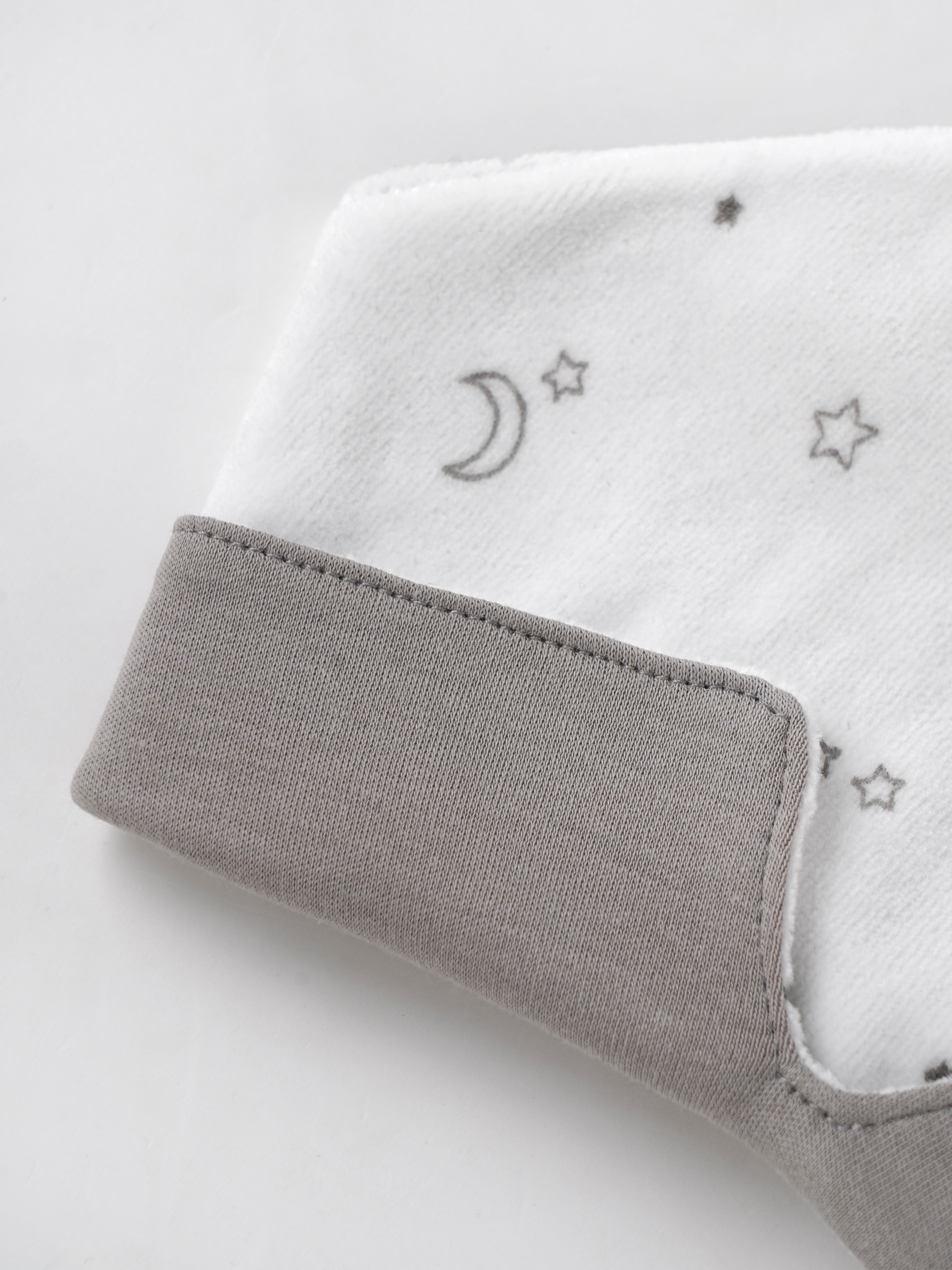 Popees Cute Printed Bib for Little Ones (2PCS)